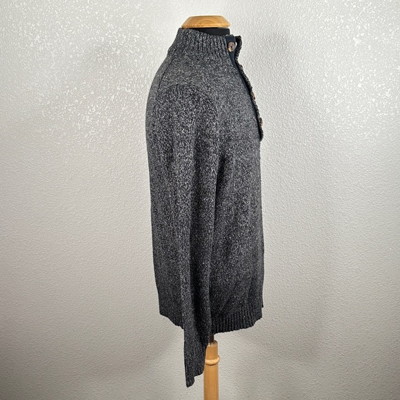 IZOD Men's Gray Black Knit Winter Fall Classic Four Button Cotton Blend Sweater - Picture 6 of 7